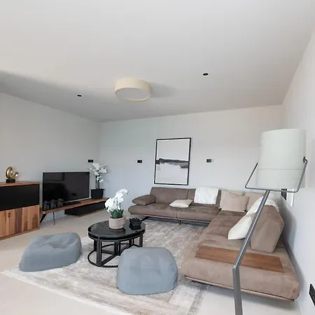 Homestay For 10 People *