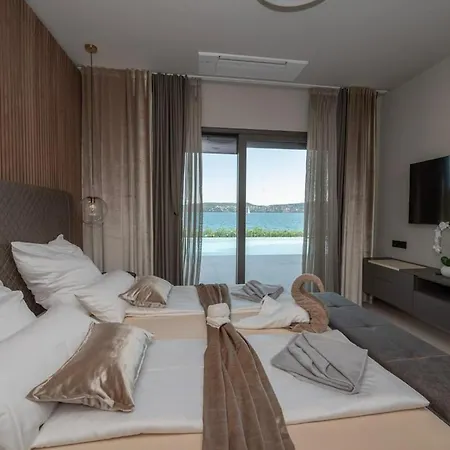 For 10 People Homestay